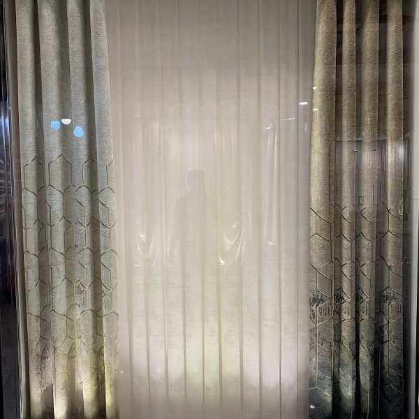 پرده مخمل پانچ طرح هندسی در دو رنگ