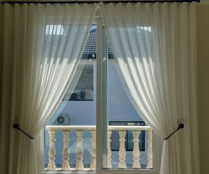 پرده مینمیال با جنس پارچه کتانی سفید